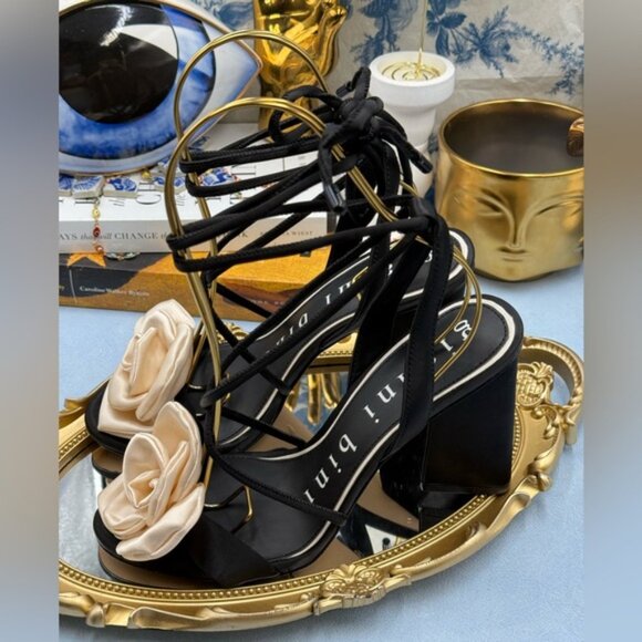 🆕 GIANNI BINI 🧿 NWOB Dakota Satin Flower Wrap Around Sandals, Black - Sz 8M - Picture 11 of 16